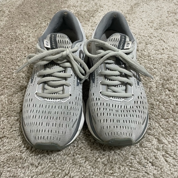 Women’s Brook ghost 13 tennis shoes - Picture 2 of 5
